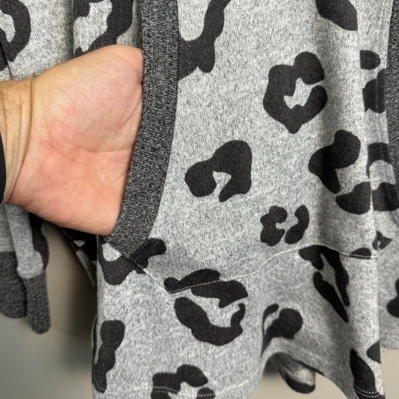 Doe & Rae Oversized Leopard Print Pullover Lightweight Hoodie Sweatshirt‎ Medium - Picture 3 of 14